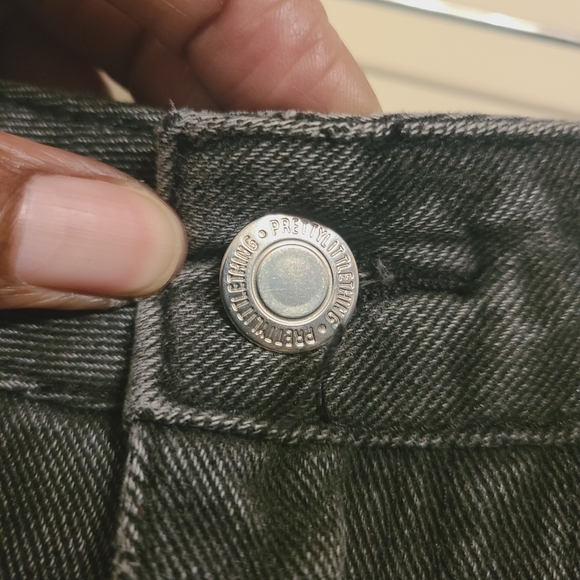 Pretty Little Thing | Women's Black High Waist Cargo Jeans (Size 4) - Picture 8 of 14